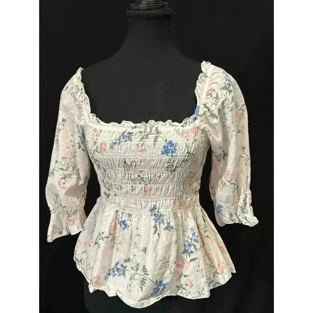 Saylor Cloverleaf Blouse antique white with floral Size M